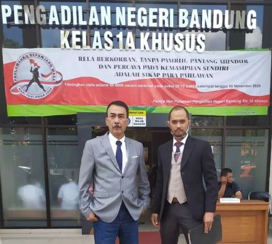 Tim GAP Lawyer di depan Pengadilan Negeri Bandung Kelas IA Khusus