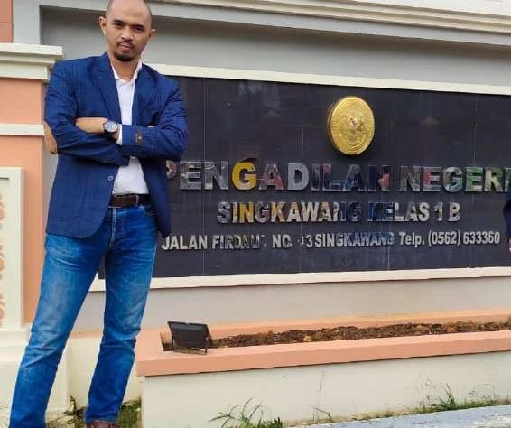 Advokat GAP Lawyer di depan Pengadilan Negeri Singkawang