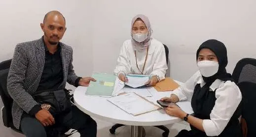 Penelaahan dokumen bersama klien